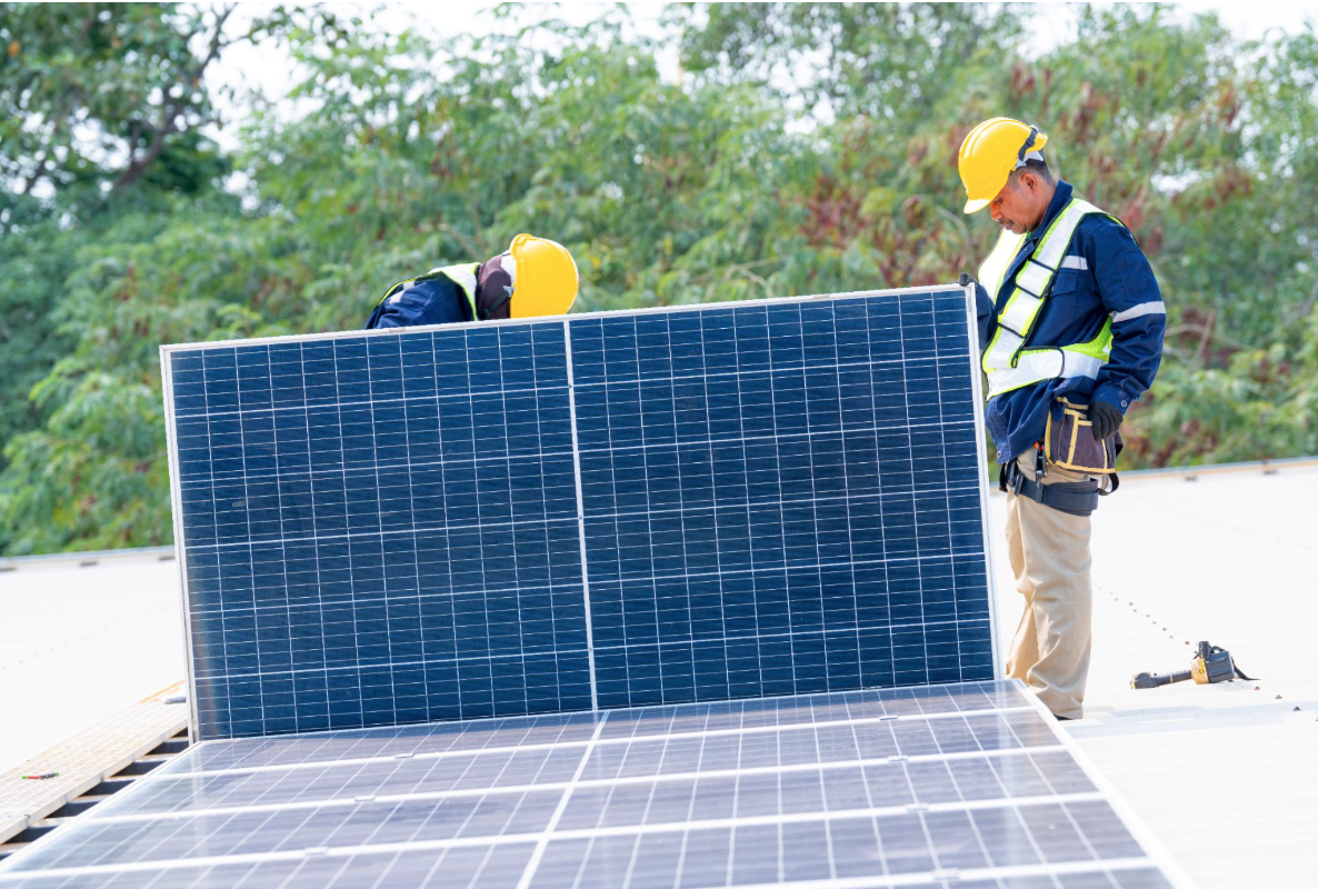 Instalación de paneles solares para empresas en Chile: Requisitos, costos y trámites SEC